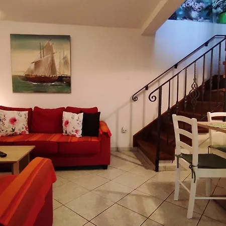 Vakantiehuis Charming House In With Enclosed Garden And Mountain View Grižane
