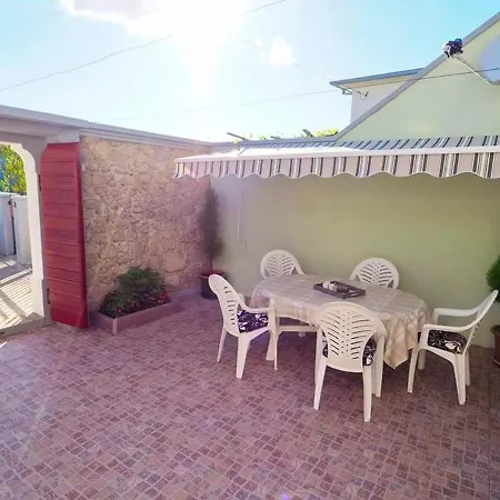 Charming House In With Enclosed Garden And Mountain View