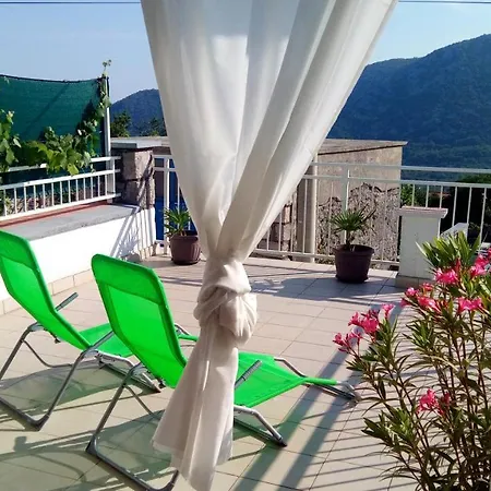 Vakantiehuis Charming House In With Enclosed Garden And Mountain View Grižane