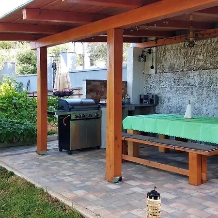 Charming House In With Enclosed Garden And Mountain View * Grižane